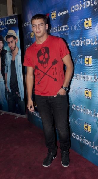 Maxi Iglesias Photo